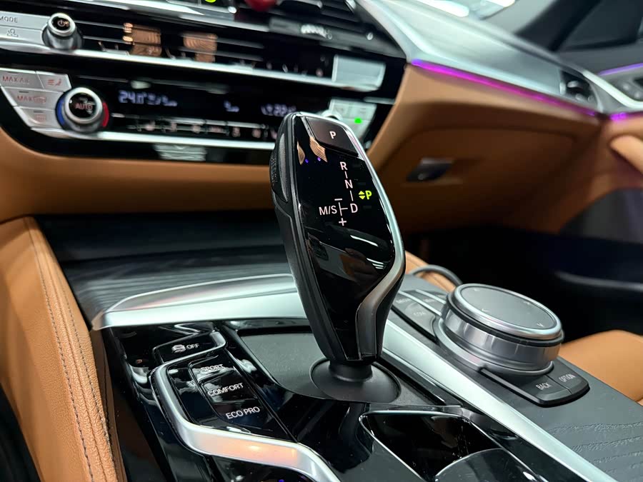 BMW 5 Series 2021 — фото 12
