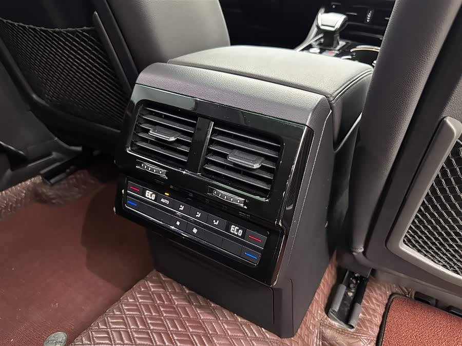 Volkswagen Touareg New Energy 2021 — фото 20