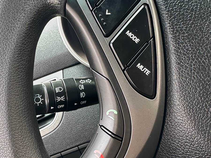 Hyundai Elantra 2016 — фото 16