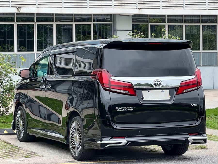 Toyota Alphard 2015