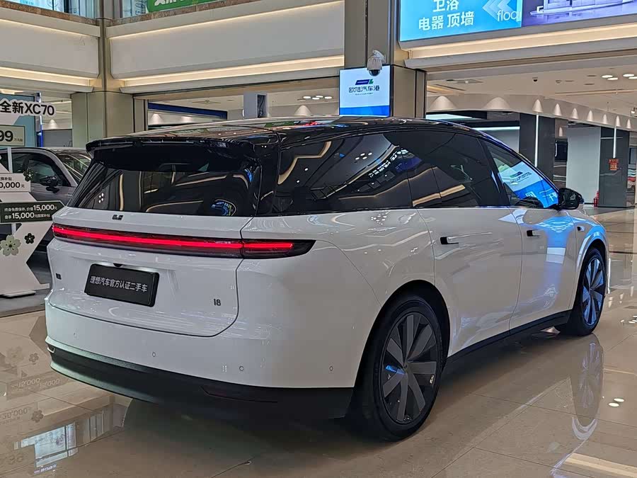 Li Auto i8 2025