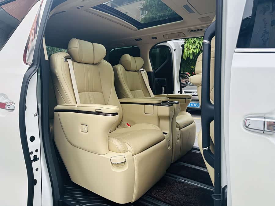 Toyota Alphard 2021 — фото 11
