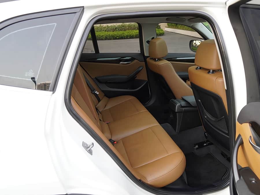 BMW X1 2010 — фото 16