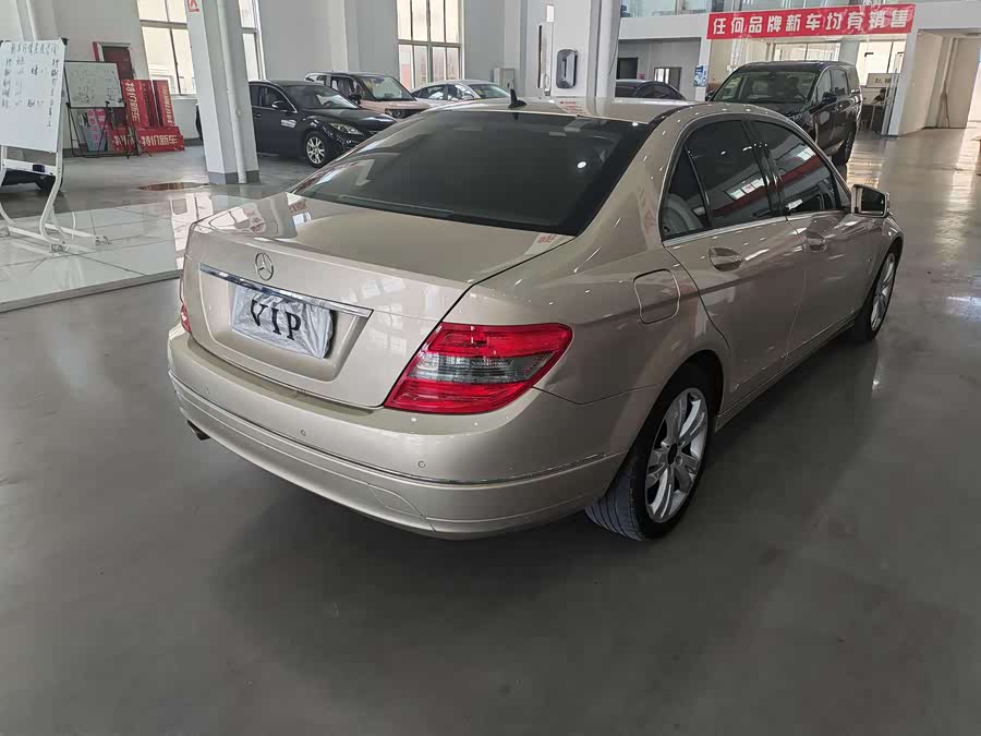 Mercedes-Benz C-Class 2010 — фото 10