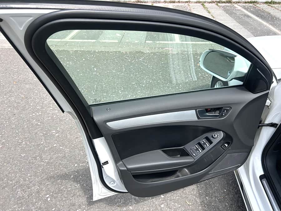 Audi A4L 2016