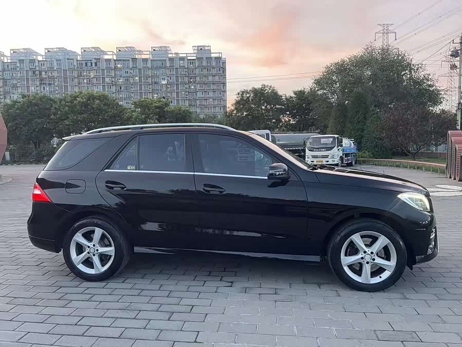 Mercedes-Benz M-Class 2015