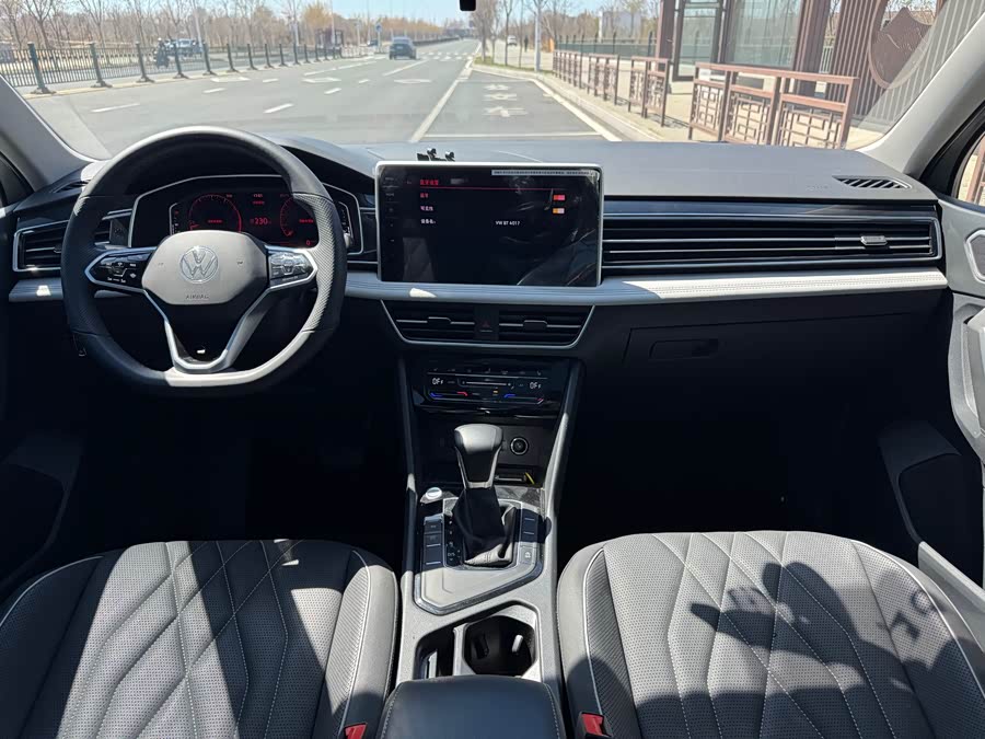 Volkswagen Tiguan L 2023 — фото 12