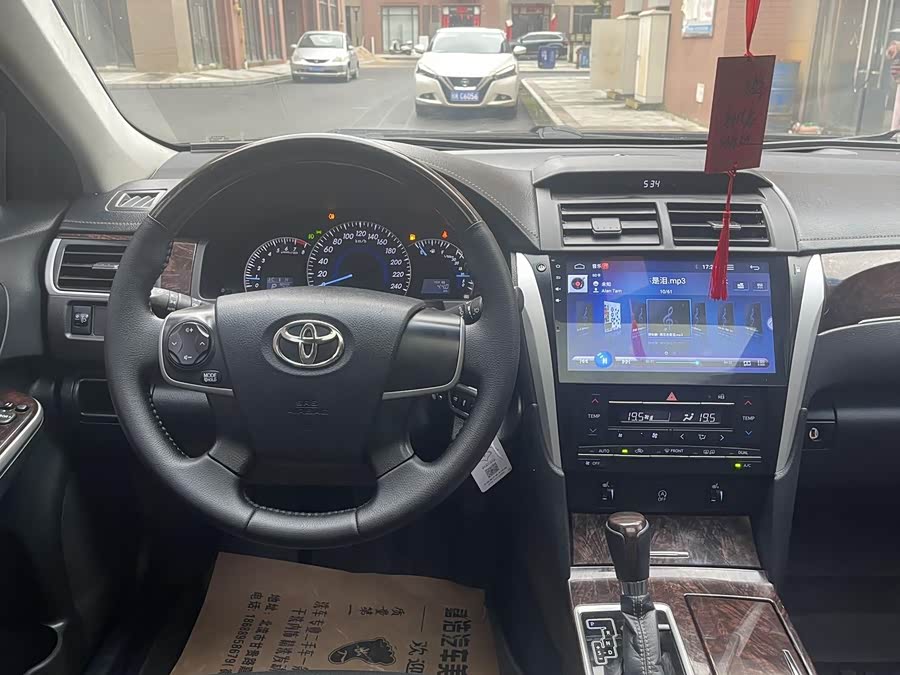 Toyota Camry 2016 — фото 11