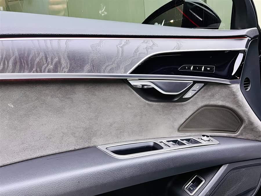 Audi A8 2021 — фото 11