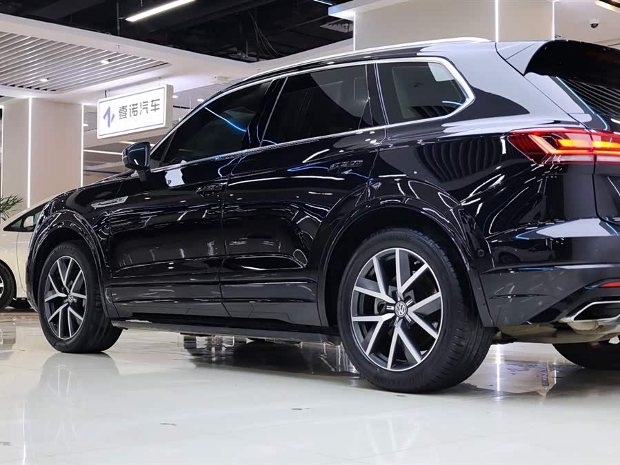 Volkswagen Touareg 2019 — фото 12