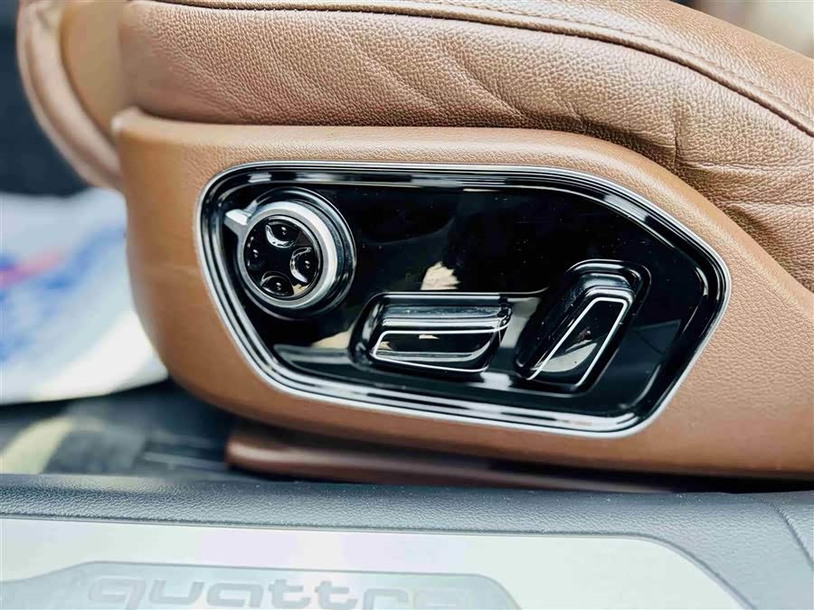 Audi A8 2014 — фото 12