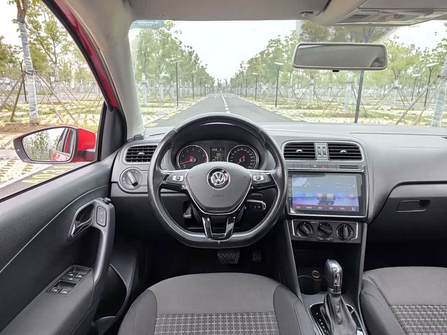 Volkswagen Polo 2016 — фото 17