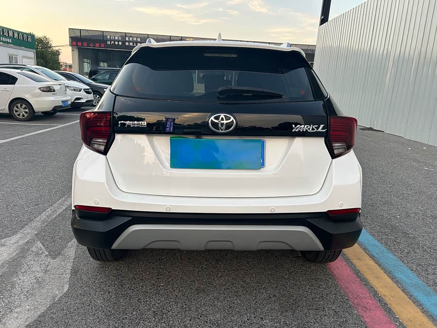 Toyota Yaris L 2021