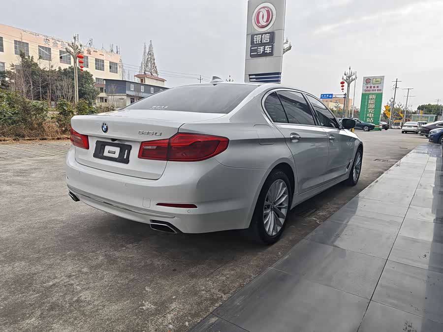 BMW 5 Series 2018 — фото 15