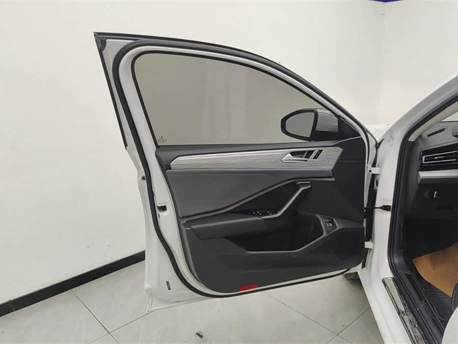 Volkswagen Sagitar 2025
