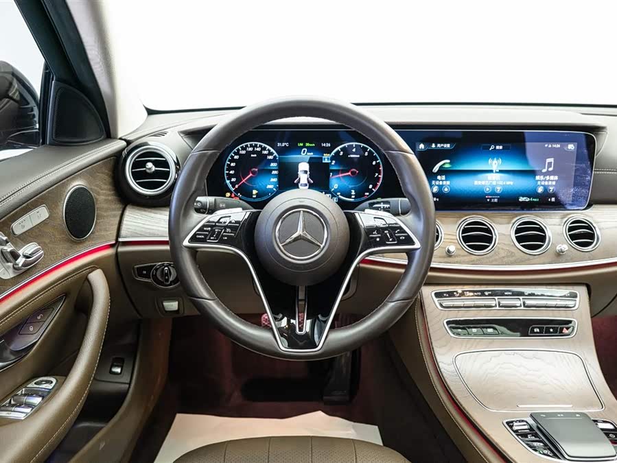 Mercedes-Benz E-Class 2023 — фото 18
