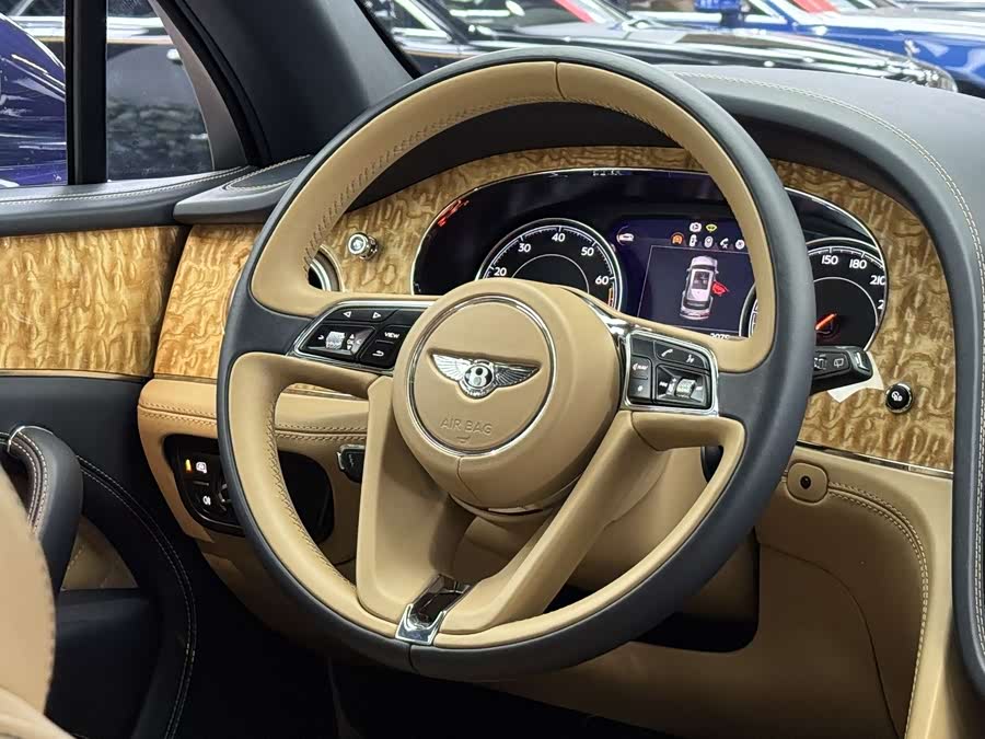 Bentley Bentayga 2017 — фото 10