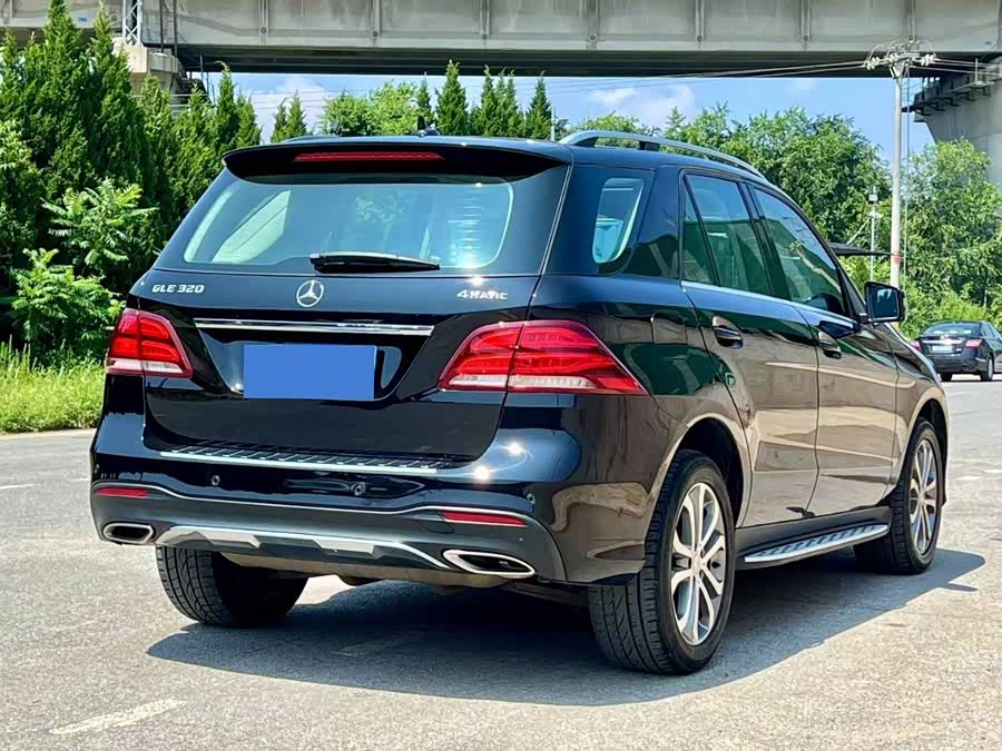 Mercedes-Benz GLE 2016