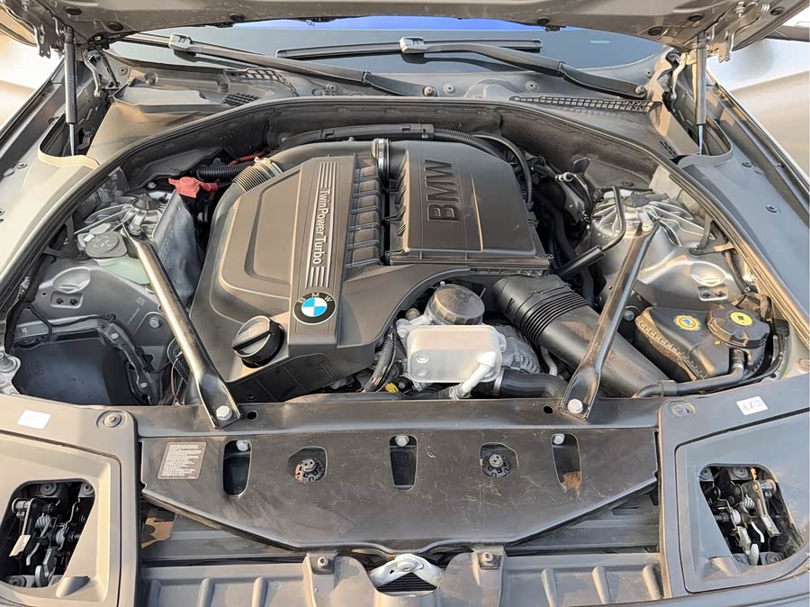 BMW 5 Series 2014 — фото 16