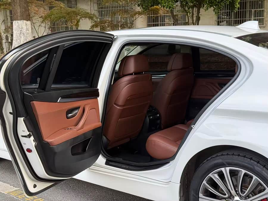 BMW 5 Series 2015 — фото 29