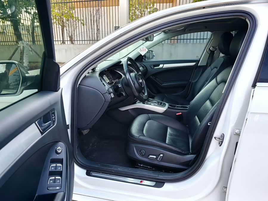 Audi A4L 2015