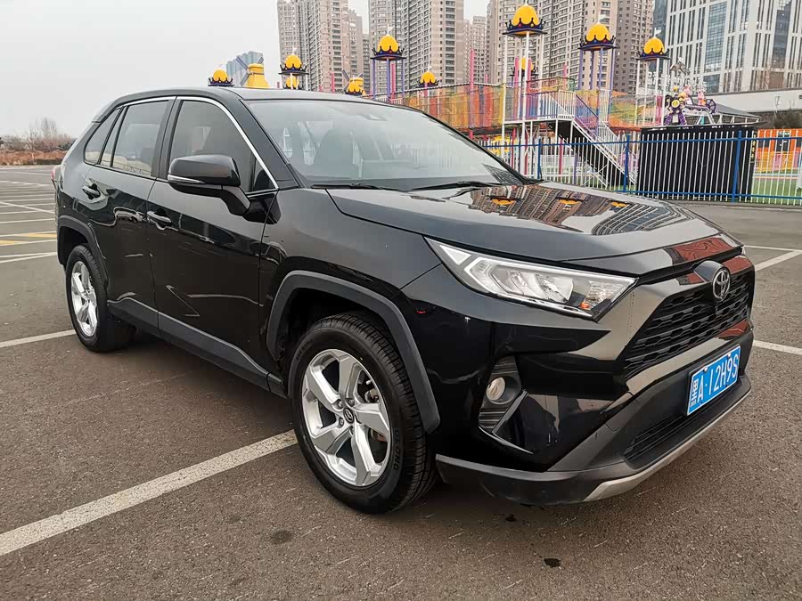 Toyota RAV4 2022 — фото 18