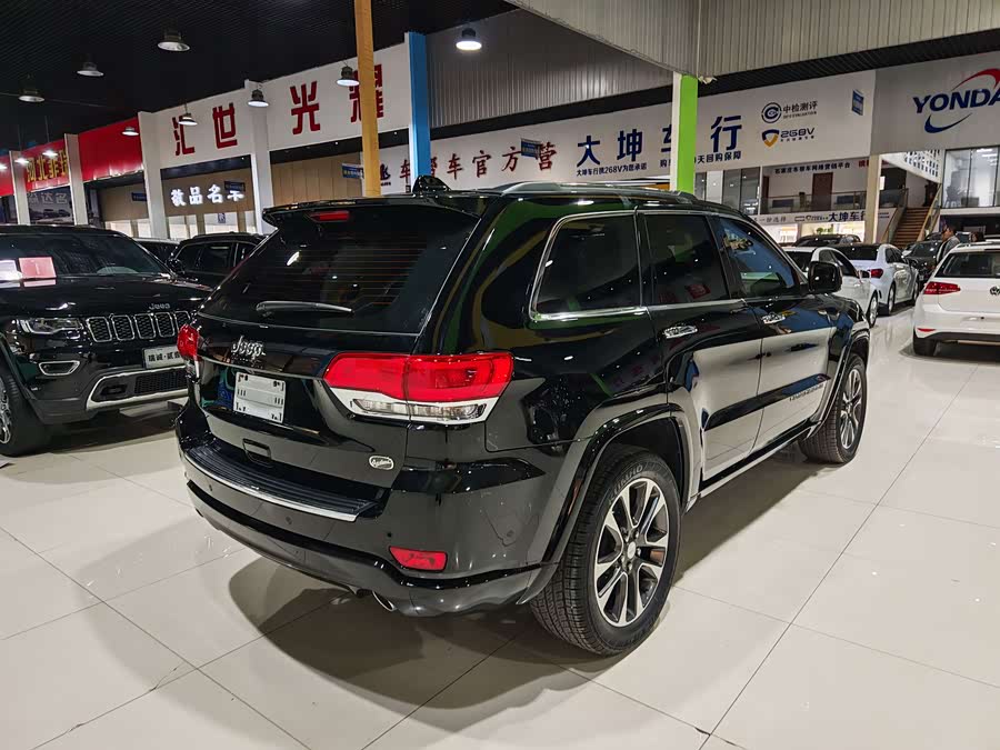 Jeep Grand Cherokee 2017 — фото 13