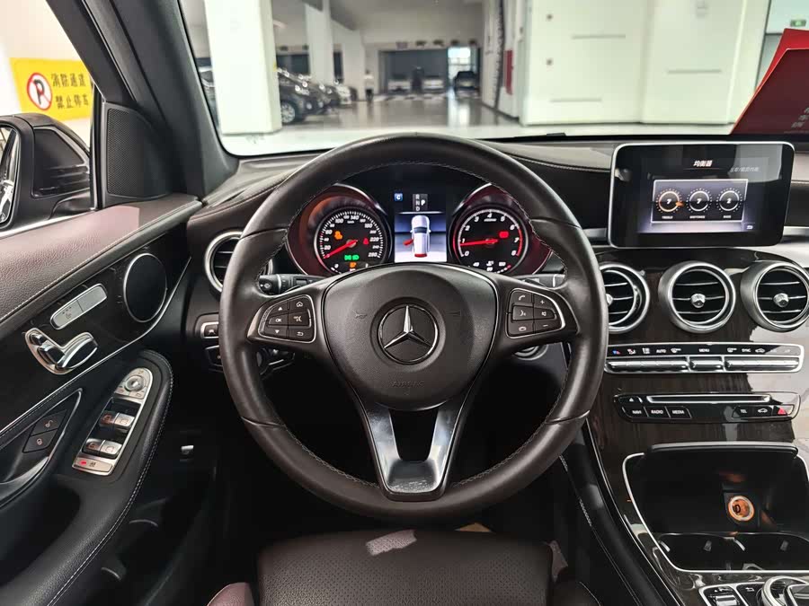 Mercedes-Benz GLC 2018 — фото 12