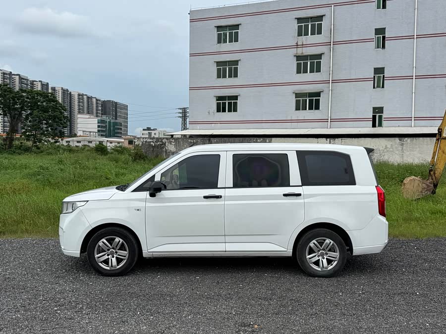 Wuling Hongguang PLUS 2019
