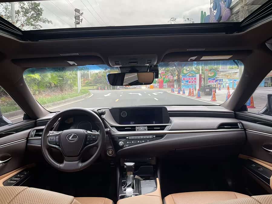 Lexus ES 2021