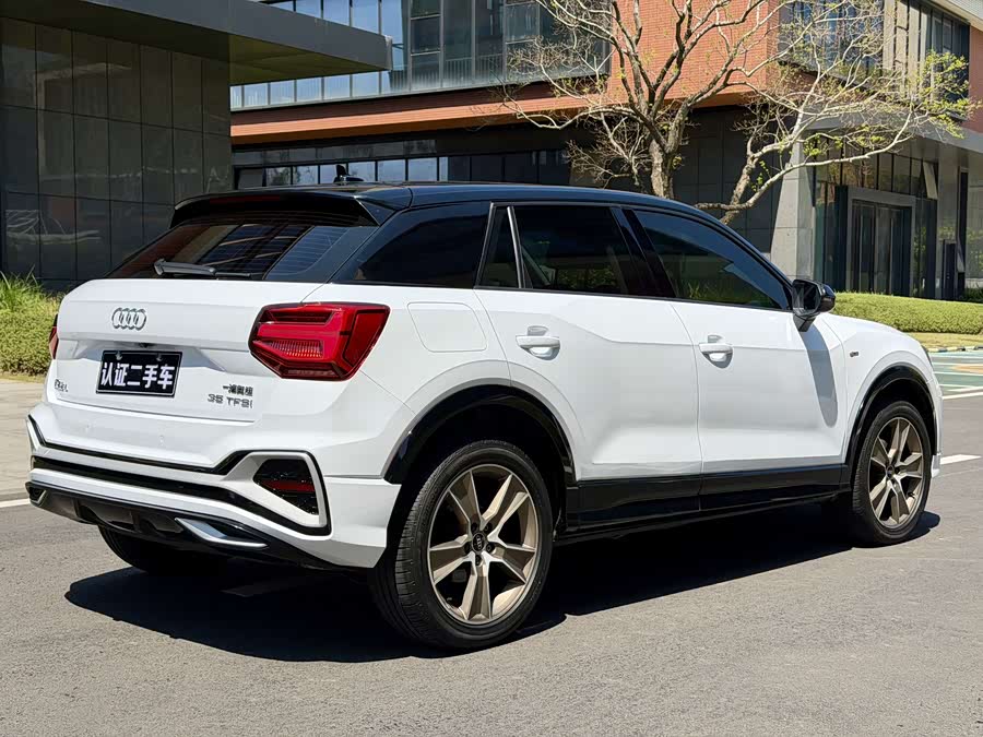 Audi Q2L 2022 — фото 20