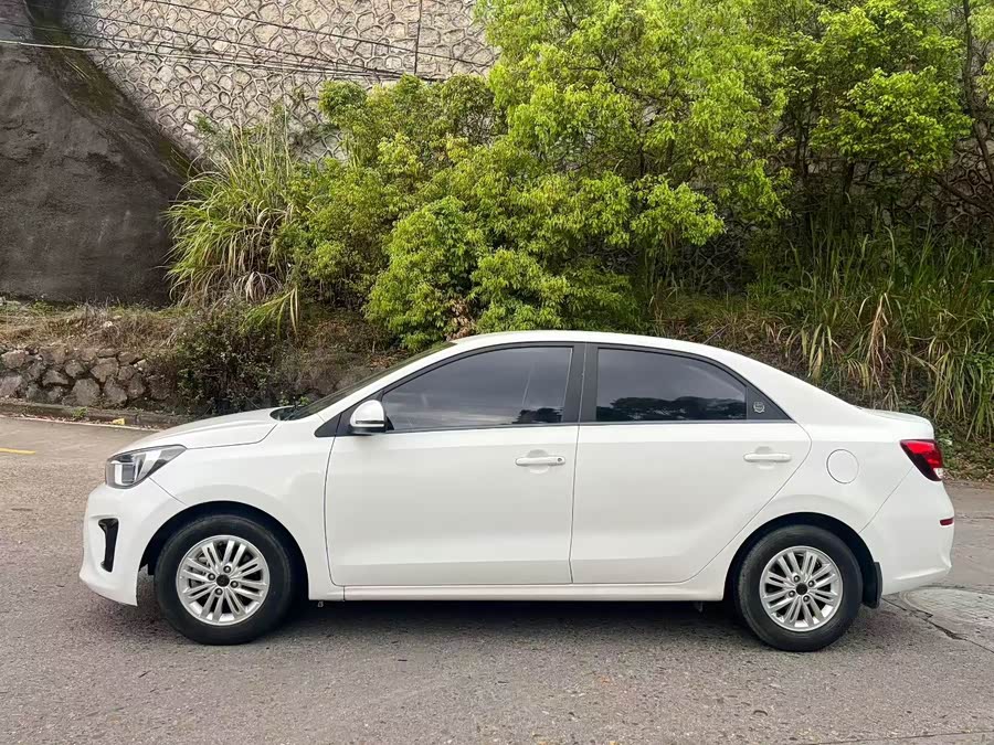 Kia Pegas 2017