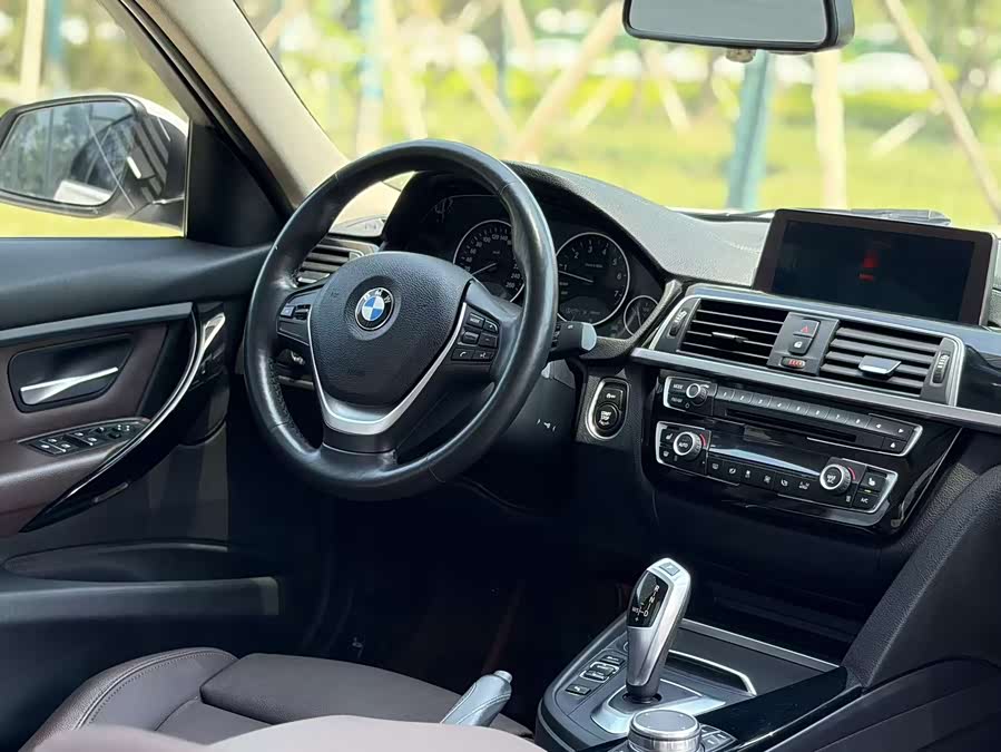 BMW 3 Series 2019 — фото 17