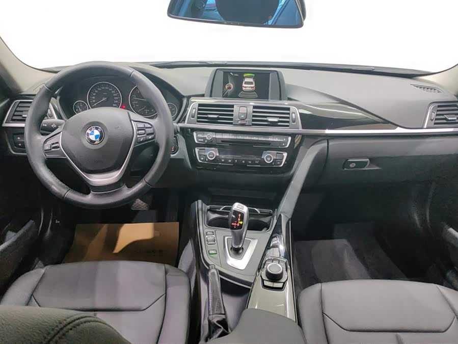 BMW 3 Series 2017 — фото 12