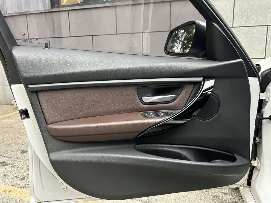 BMW 3 Series 2018 — фото 14