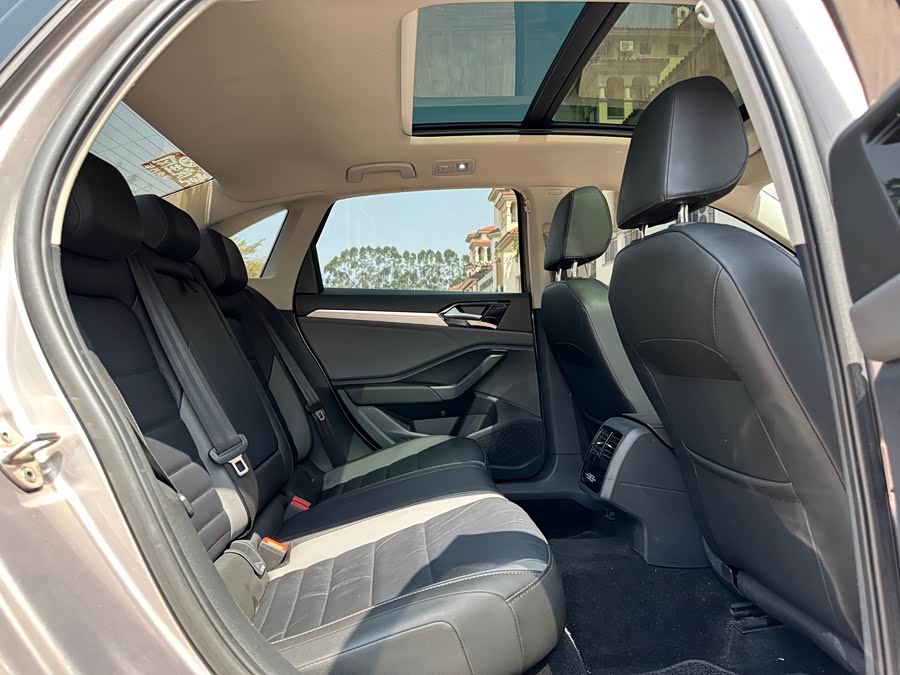 Volkswagen Sagitar 2020
