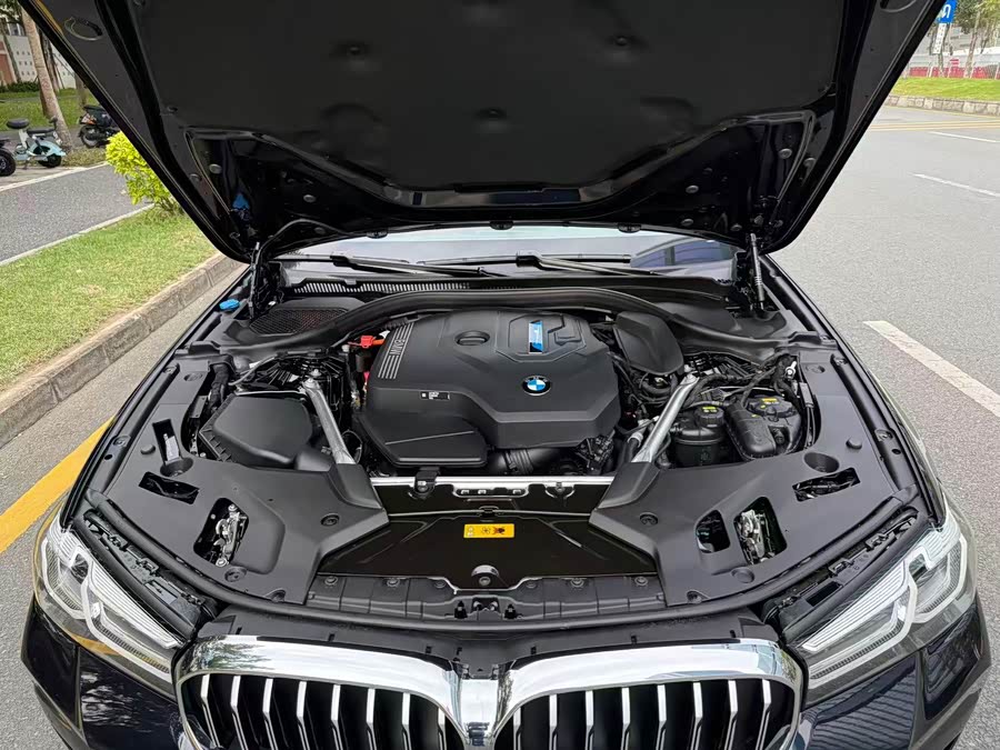 BMW 5 Series New Energy 2022 — фото 14