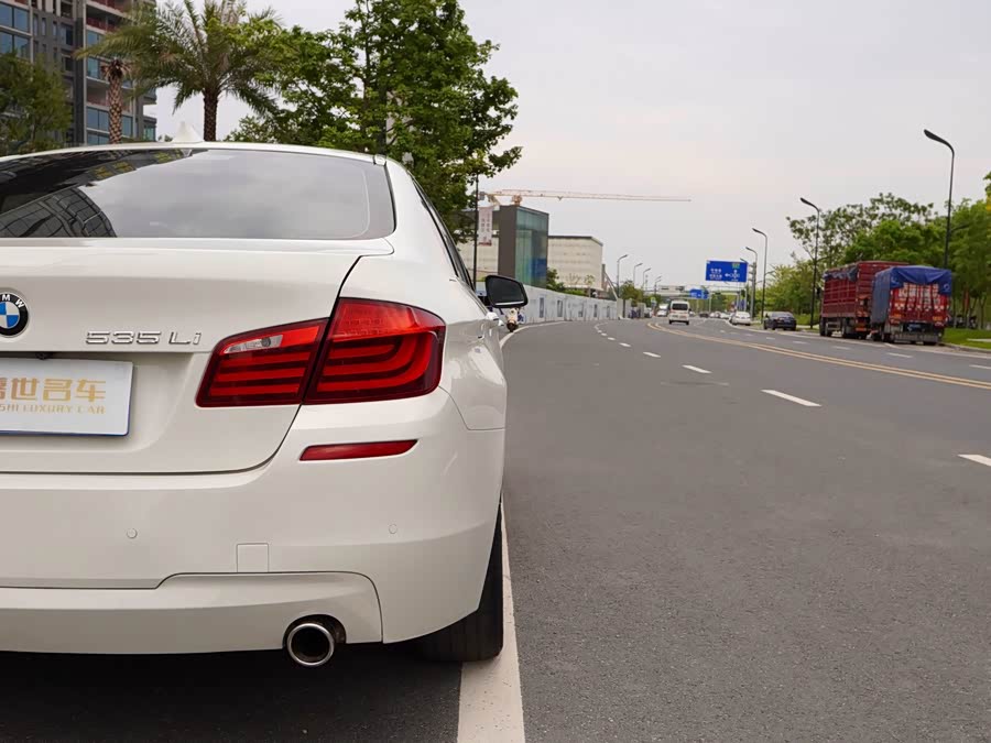 BMW 5 Series 2013 — фото 30