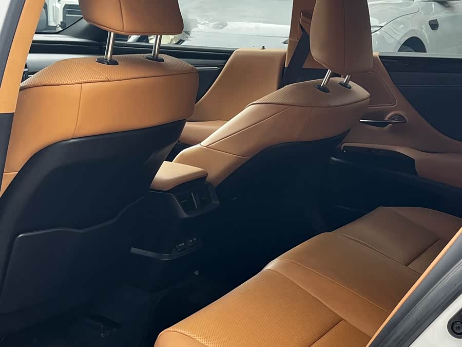 Lexus ES 2022 — фото 26