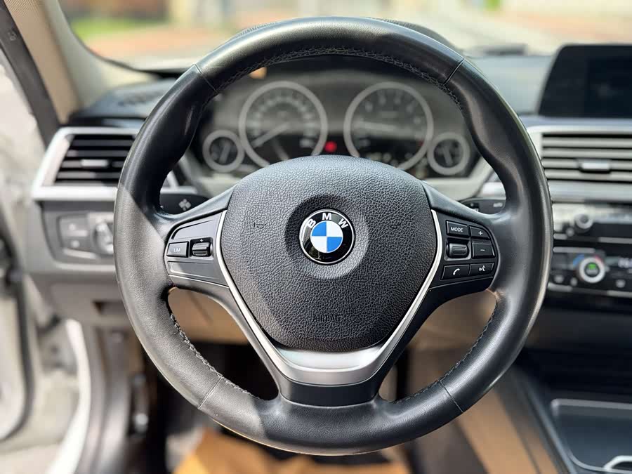 BMW 3 Series 2018 — фото 13