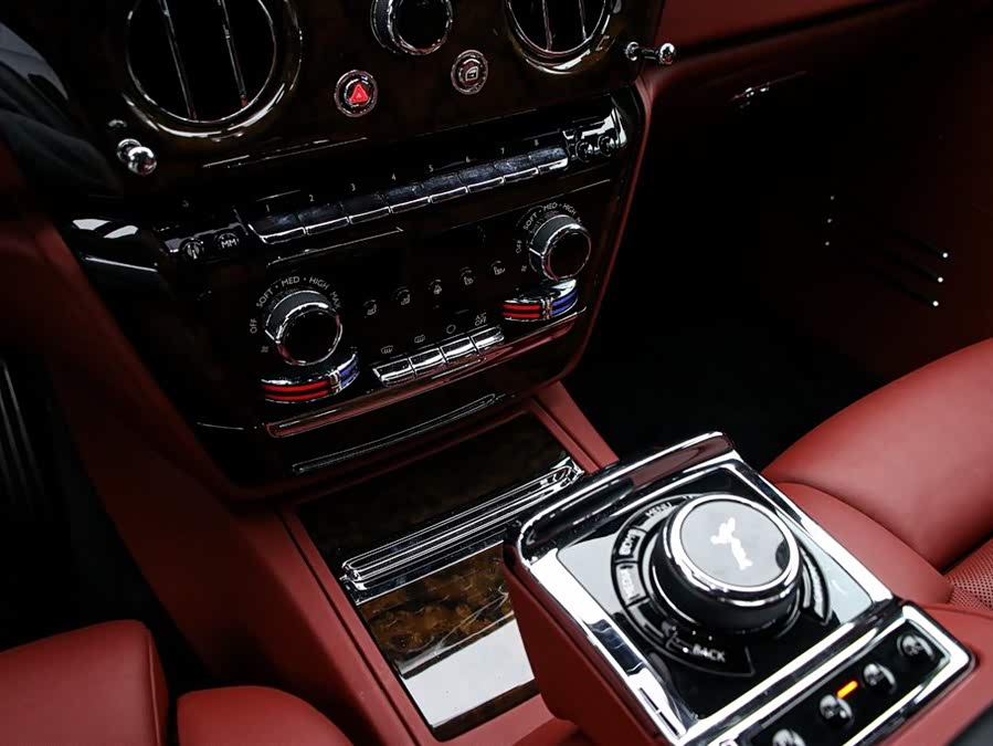 Rolls-Royce Phantom 2018 — фото 9