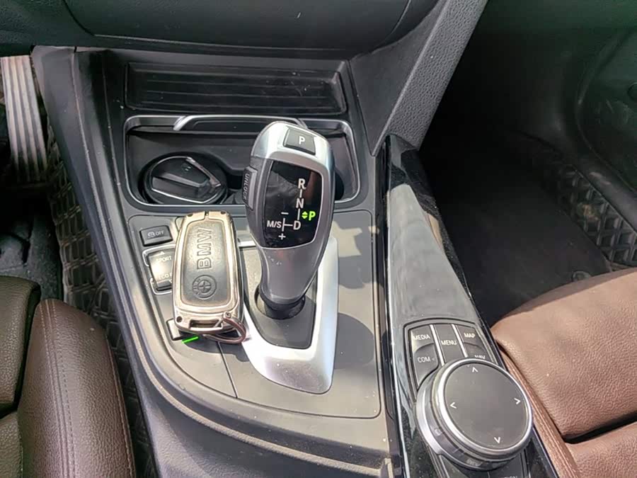 BMW 3 Series 2019 — фото 14
