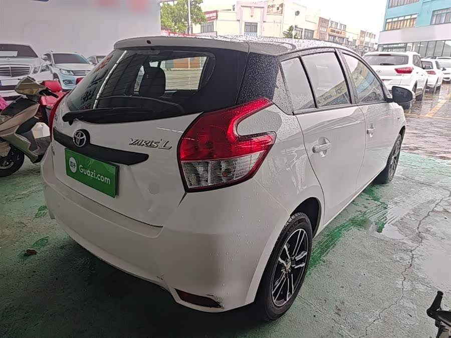 Toyota Yaris L 2014