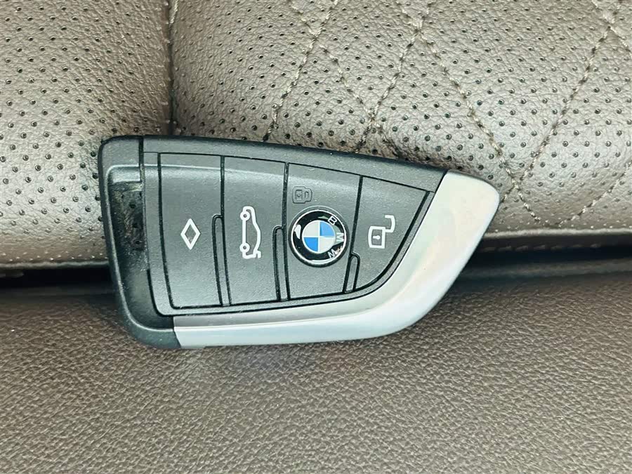 BMW 3 Series 2023 — фото 13