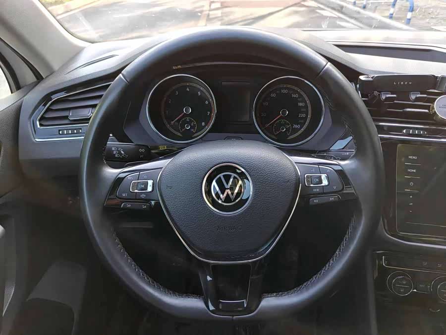 Volkswagen Tiguan L 2021 — фото 12