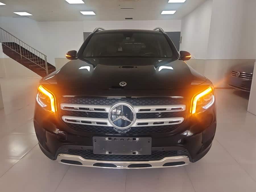 Mercedes-Benz GLB 2023