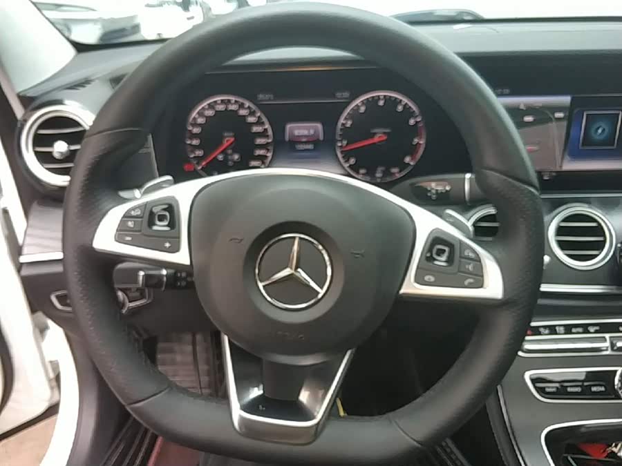 Mercedes-Benz E-Class 2018 — фото 11