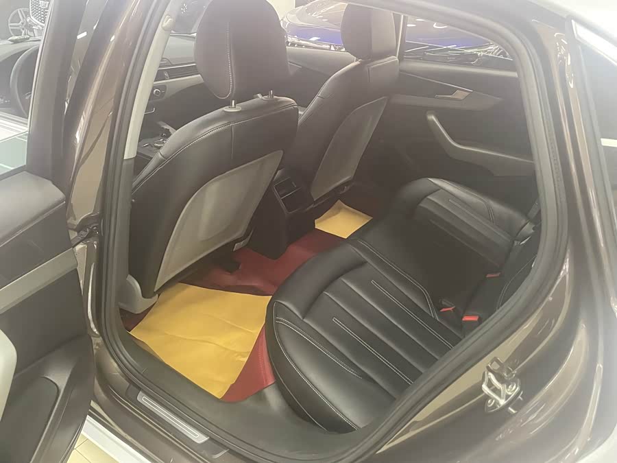 Audi A4L 2018