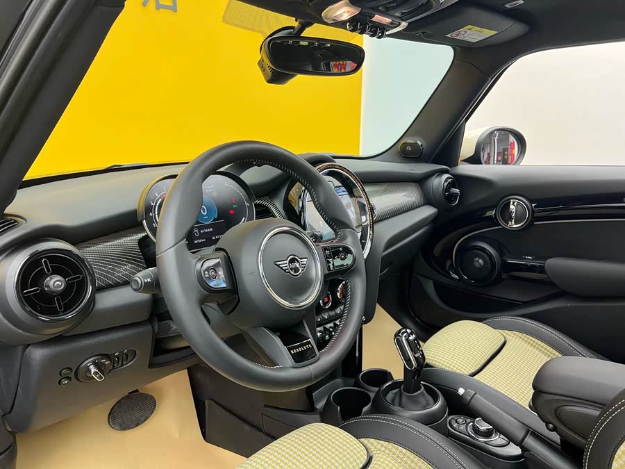 MINI MINI 2023