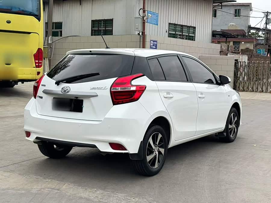 Toyota Yaris L 2016 — фото 8